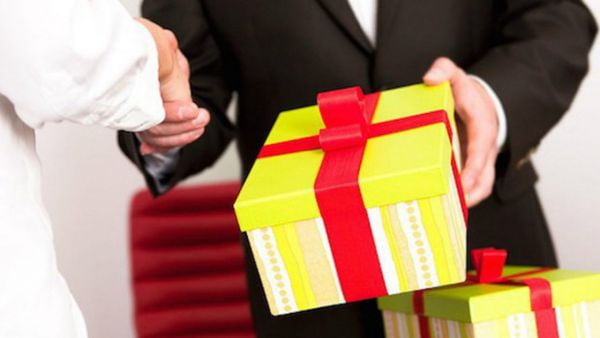 Những món quà tết cao cấp tặng sếp được yêu thích nhất 2021